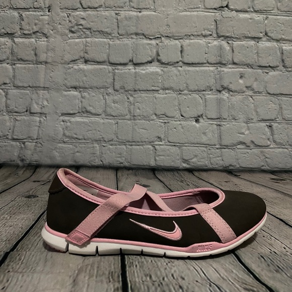 Nike Brown/ Pink Mary Janes Size 4 - Picture 4 of 6